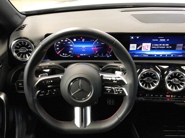 MERCEDES-BENZ Clase A 200 d Compacto en Adarsa Norte - Foto 9