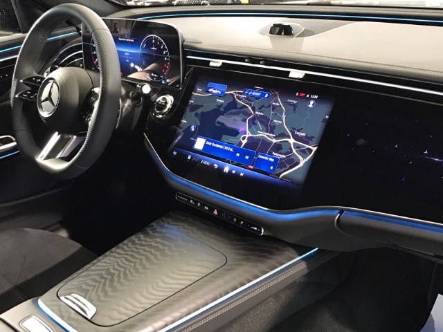 MERCEDES-BENZ Clase E 300 de AMG Line Advanced Plus en Adarsa Norte - Foto 10