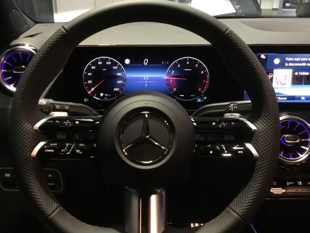 MERCEDES-BENZ Clase GLA 200 en Adarsa Norte - Foto 9