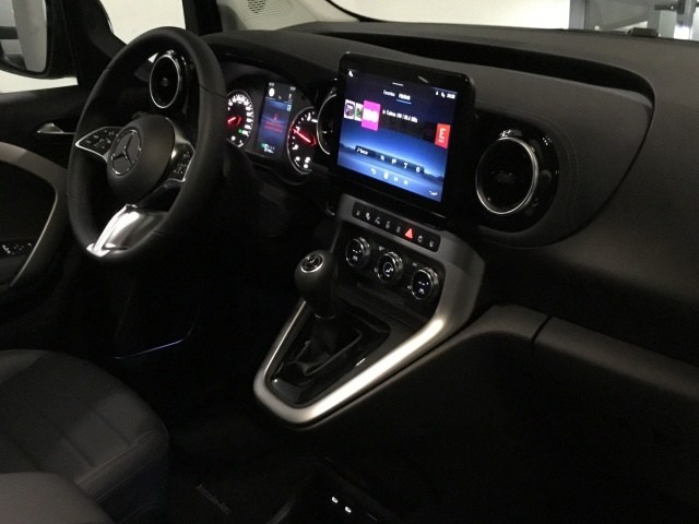 MERCEDES-BENZ Clase T 180 d en Adarsa Norte - Foto 13