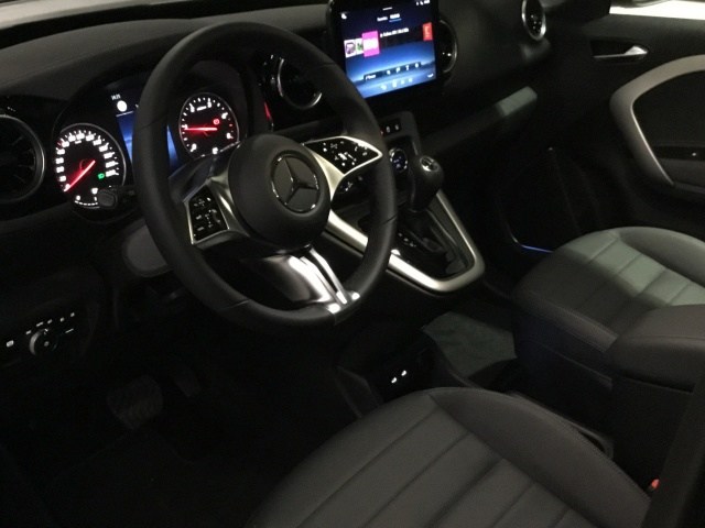 MERCEDES-BENZ Clase T 180 d en Adarsa Norte - Foto 6